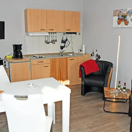 Apartment 2-raum-ferienwohnung Mit Terrasse In Ruhiger Lage! *