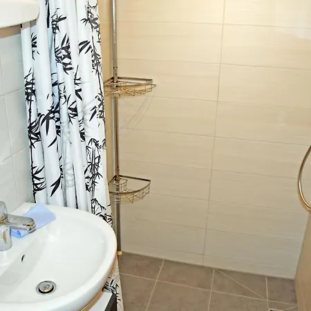Apartment 2-raum-ferienwohnung Mit Terrasse In Ruhiger Lage! Goehren (Ruegen)