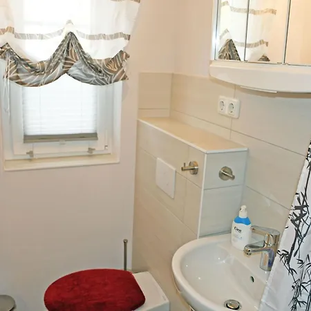 2-raum-ferienwohnung Mit Terrasse In Ruhiger Lage! * Goehren (Ruegen)