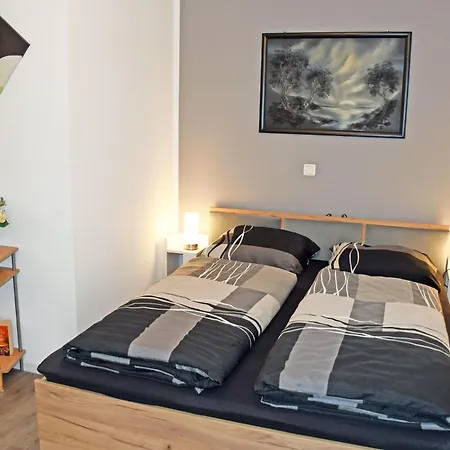 Apartment 2-raum-ferienwohnung Mit Terrasse In Ruhiger Lage! Goehren (Ruegen)