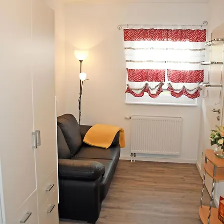Apartment 2-raum-ferienwohnung Mit Terrasse In Ruhiger Lage!